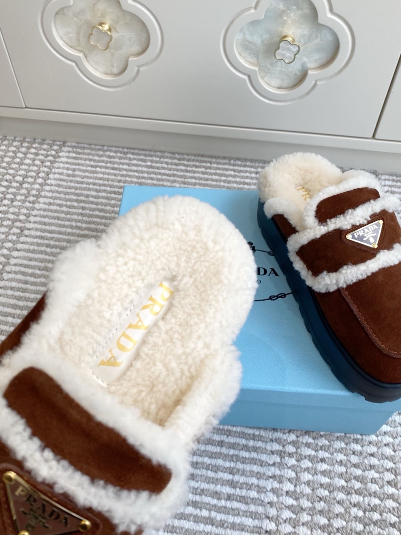 Pra*a slippers